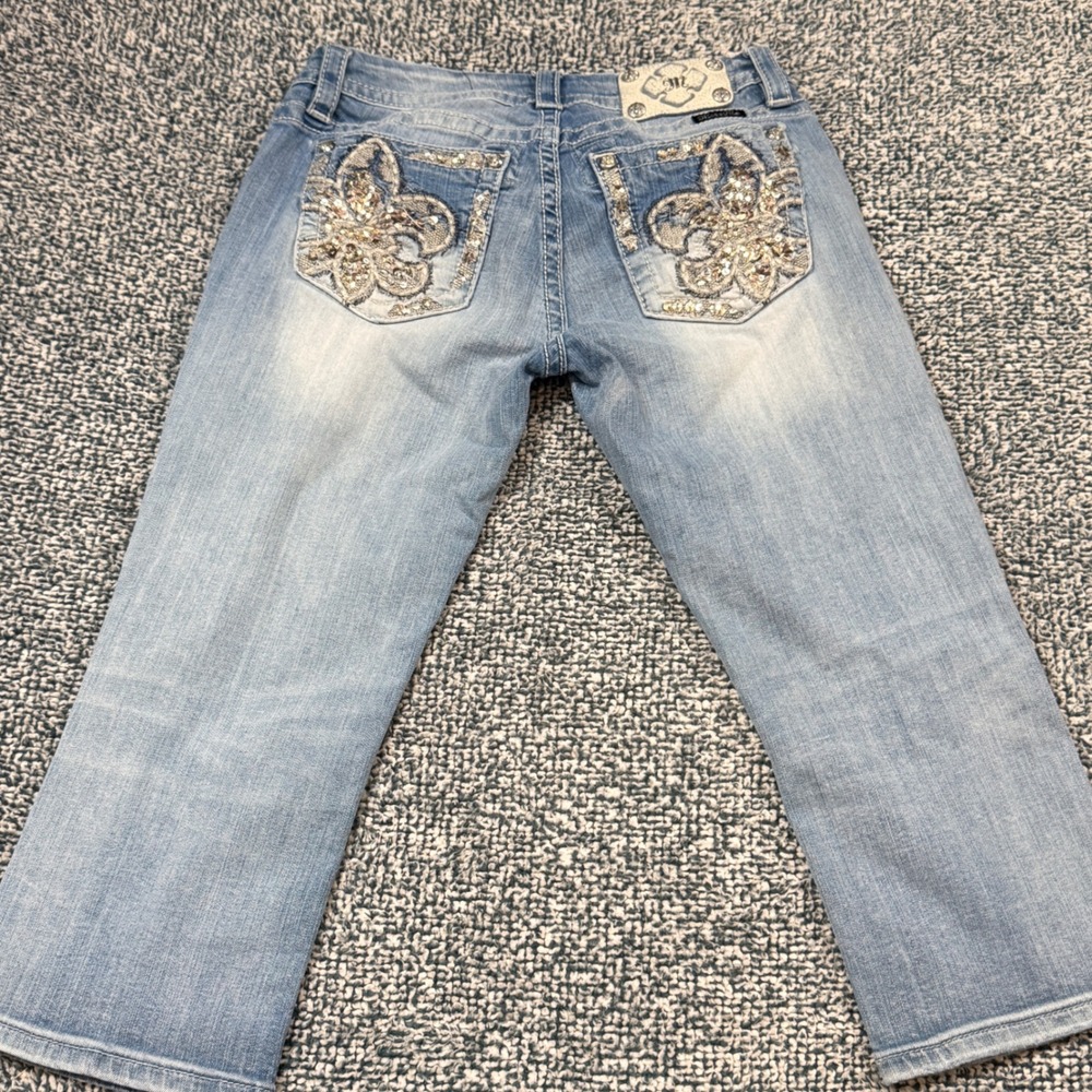 Miss Me Mid Rise Easy Crop Jeans 28 Light Wash Distressed Fleur De Lis Sequin